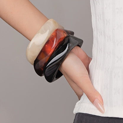 Irregular Geometric Round Acrylic Bracelet